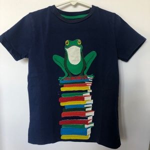 Mini Boden Kids Frog-on-Bookstack Applique T-Shirt